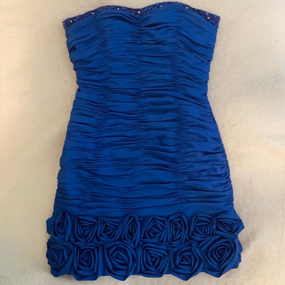 Hannah S strapless dress. Size 8. Fits a size 6. Great condition. - Picture 1 of 6